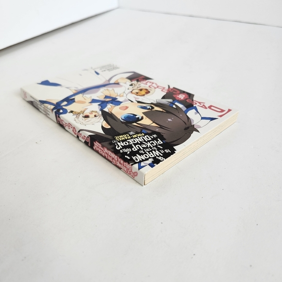 Is It Wrong to Try to Pick Up Girls in a Dungeon? Manga Book Days of Goddess - Picture 3 of 4